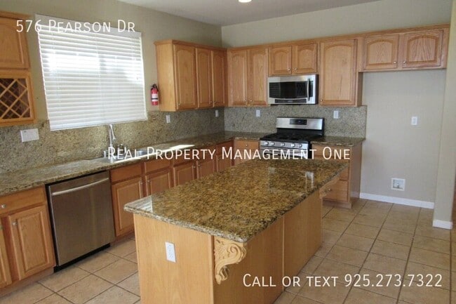 Building Photo - 576 Pearson Dr