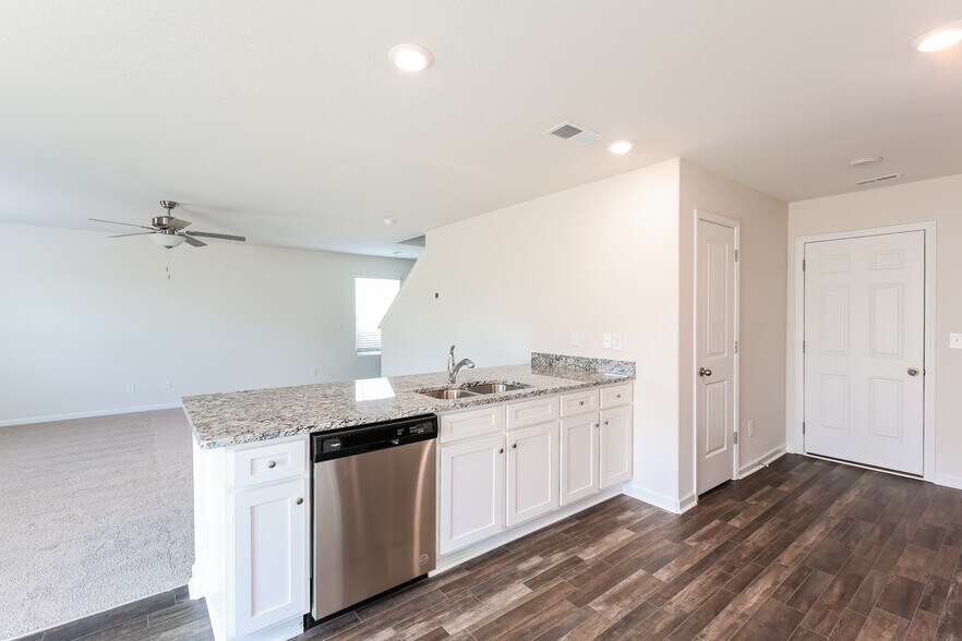 Building Photo - 2207 Southlea Dr