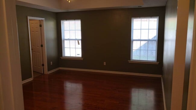 Building Photo - 17 Trailstream Dr