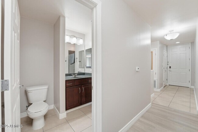 Building Photo - 5350 E Deer Valley Dr