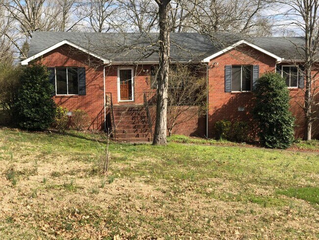 Building Photo - 603 Canterbury Trail