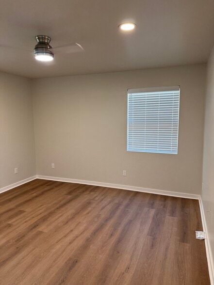 Building Photo - 192 E Vista del Cerro Dr
