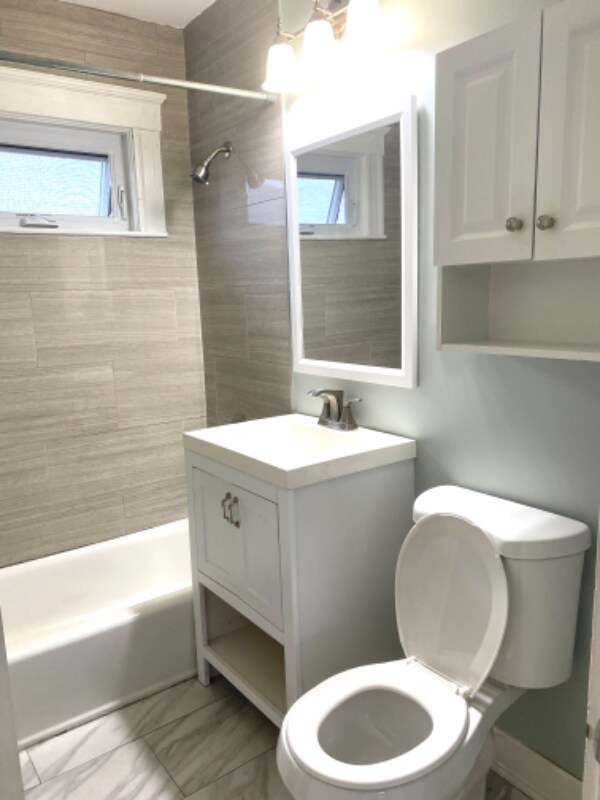 Building Photo - 347 Vermont St