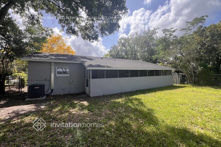 Building Photo - 2831 Sanka Dr