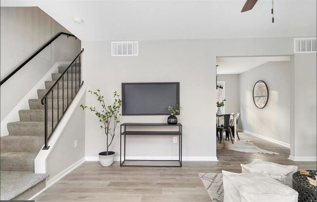 Building Photo - 9234 Woodcreek Ct