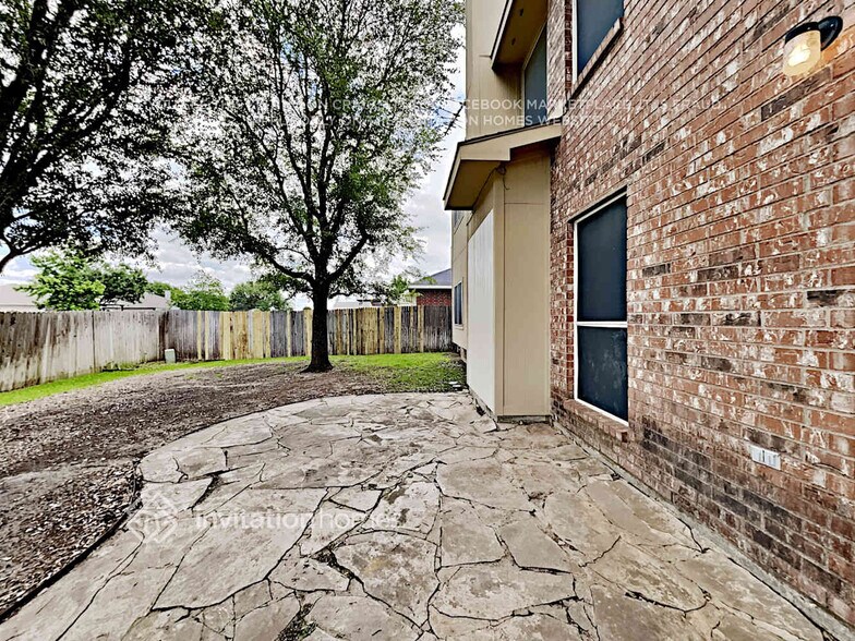 Building Photo - 921 Mockingbird Dr