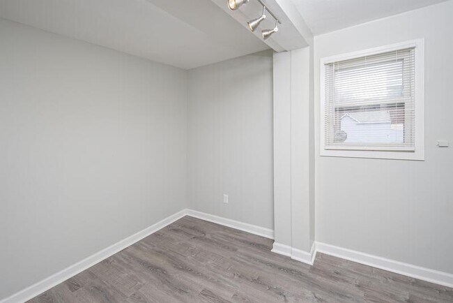 Building Photo - 690 2nd Ave