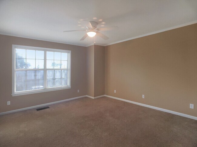 Building Photo - 1605 Hackberry Ln