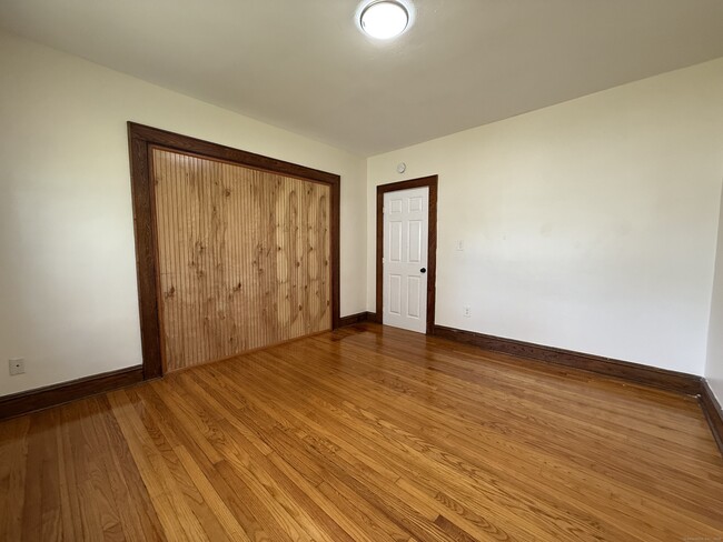 Building Photo - 556 Hawley Ave
