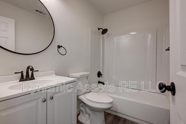 Building Photo - 1902 John F Kennedy St