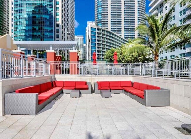 Building Photo - 1155 Brickell Bay Dr