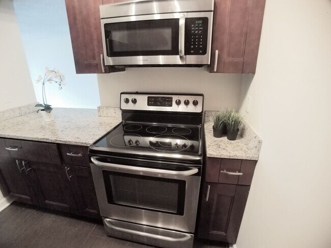 Building Photo - Stunning 1/1 All Remodeled Condo for rent ...