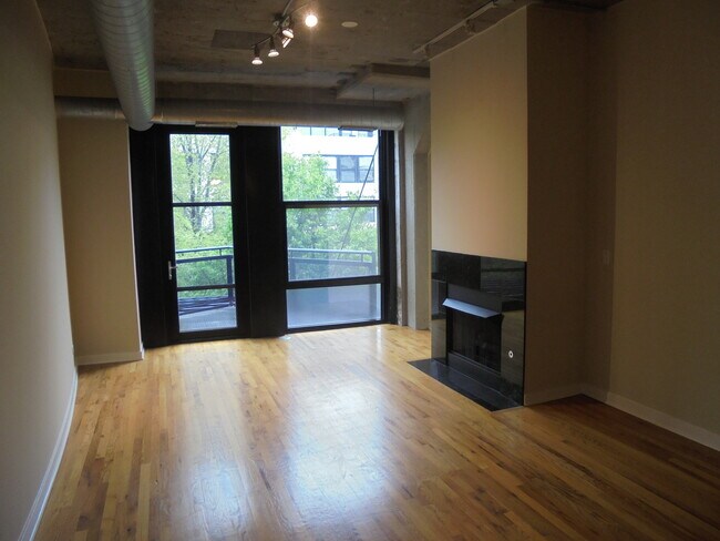 Building Photo - 1150 W 15th St