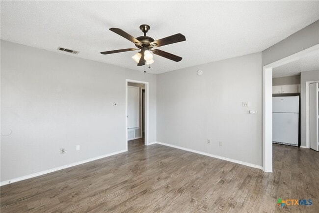 Building Photo - 409 Rawhide Loop