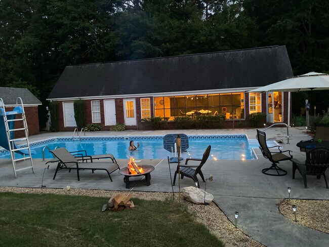 Building Photo - 691 Bear Creek Rd