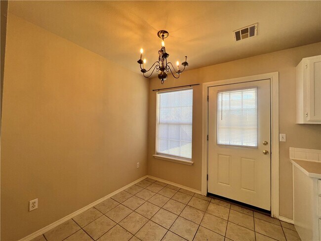 Building Photo - 1102 Tunbridge Dr