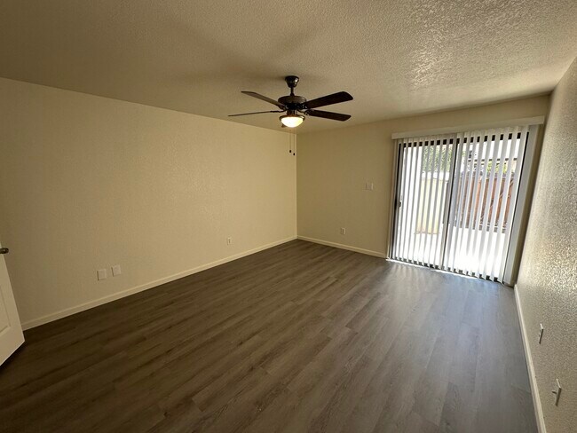 Building Photo - 2776 S Avenue 2 1/2 E