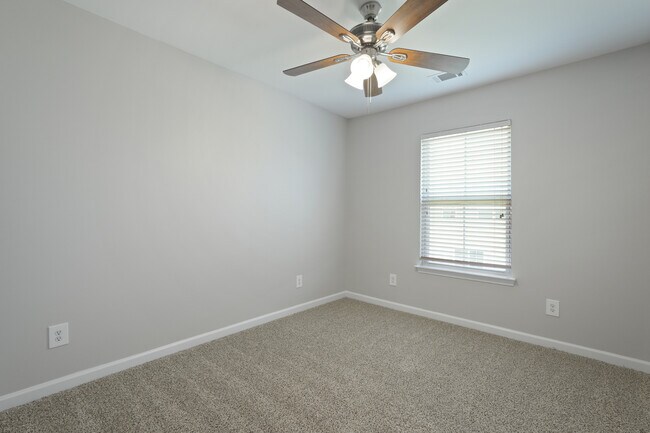 Building Photo - 10 Brown Thrasher Ct