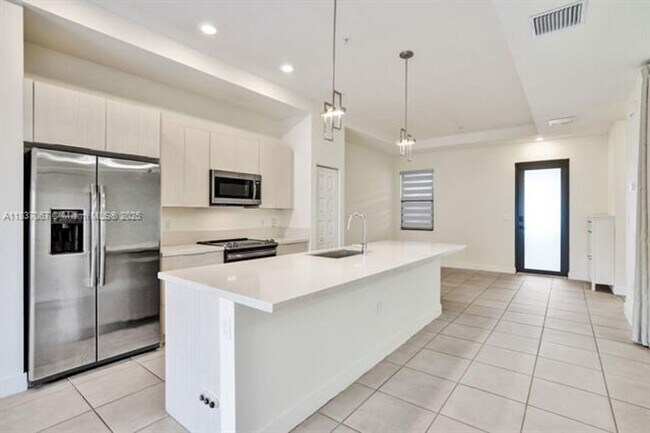Building Photo - 7855 NW 104th Ave