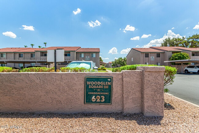 Building Photo - 623 W Guadalupe Rd