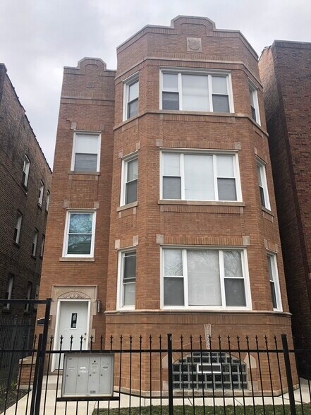 Building Photo - 8114 S Ellis Ave