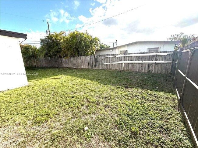 Building Photo - 11020 SW 42nd Terrace