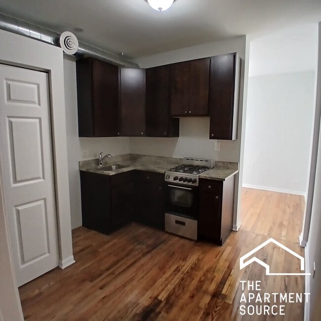 Building Photo - 7606 N Paulina St