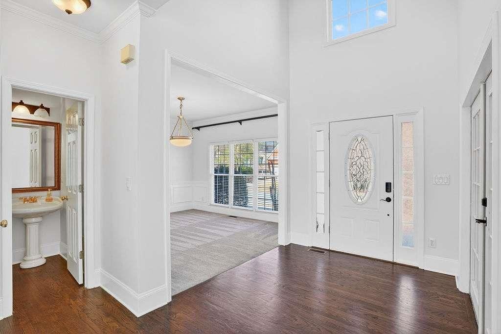 Building Photo - 1200 Cresthaven Ln NW