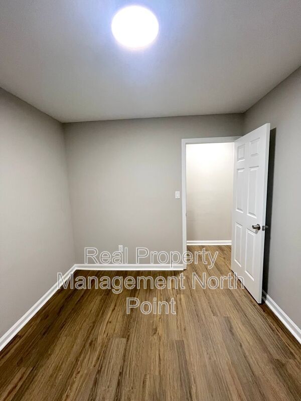 Building Photo - 5843 Summerglen Ln