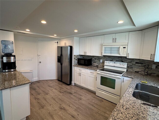 Building Photo - 1351 NE Miami Gardens Dr