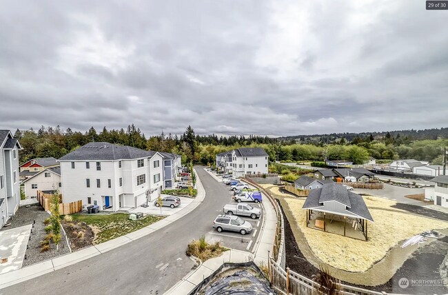 Building Photo - Beautiful, private 2 bed, 2.5 bath townhouse in Silverdale