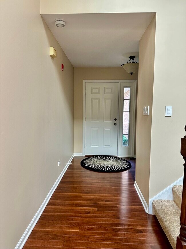 Building Photo - 8438 Chicory Ct