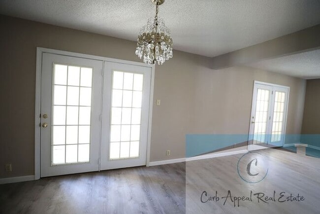 Building Photo - Beautifully renovated 4-bedroom 3 bath hom...