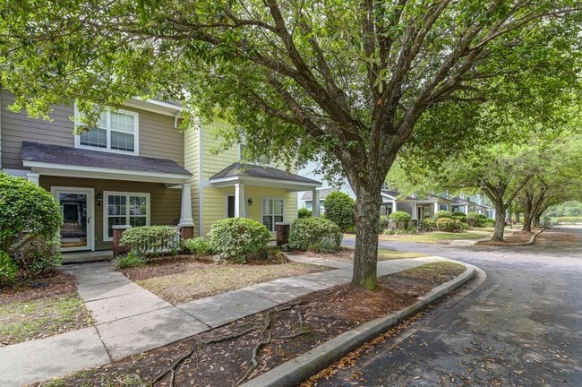 Building Photo - 302 Hampton Forest Drive