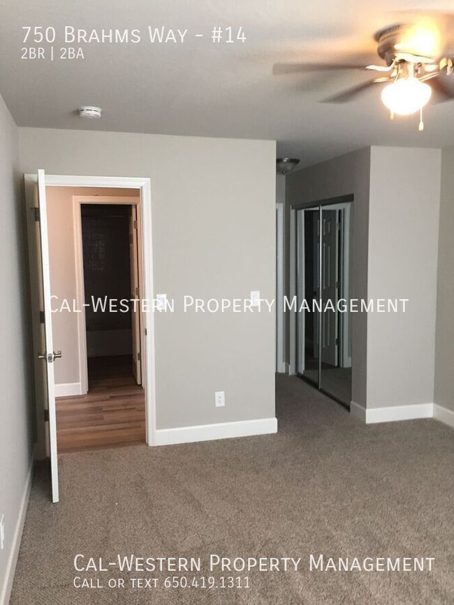 Building Photo - 2 bed 2 bath apt on 2nd flr