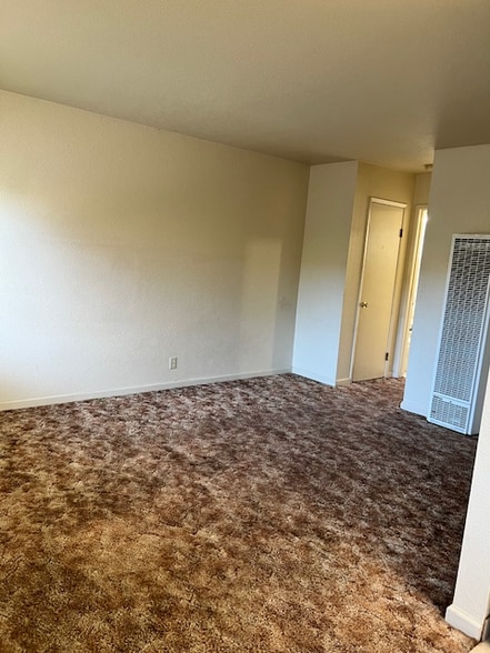 Building Photo - 224 Eastside Dr