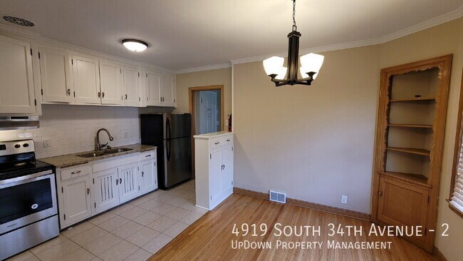 Building Photo - 4919 S 34th Ave