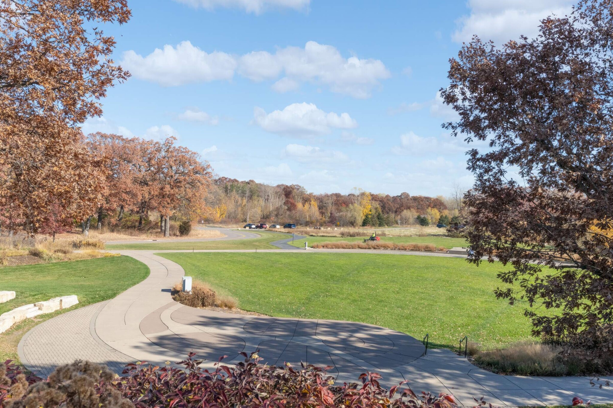 Silverwood walkways - 2525 Maple Ln