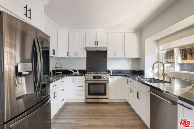 Building Photo - 11775 Laurelwood Dr