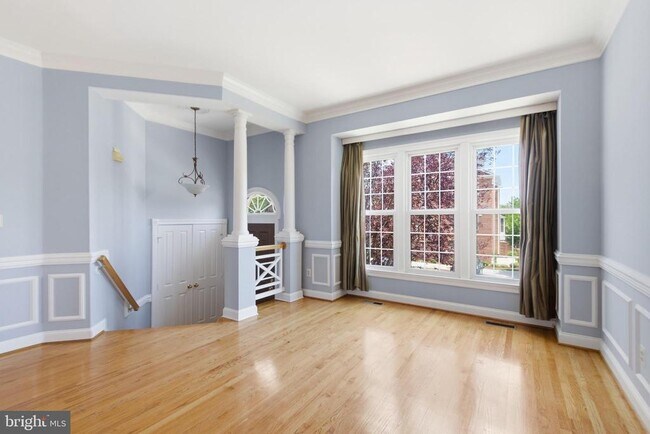Building Photo - 6323 Barcroft Mews Dr