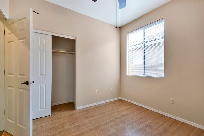Building Photo - Unique NW Home