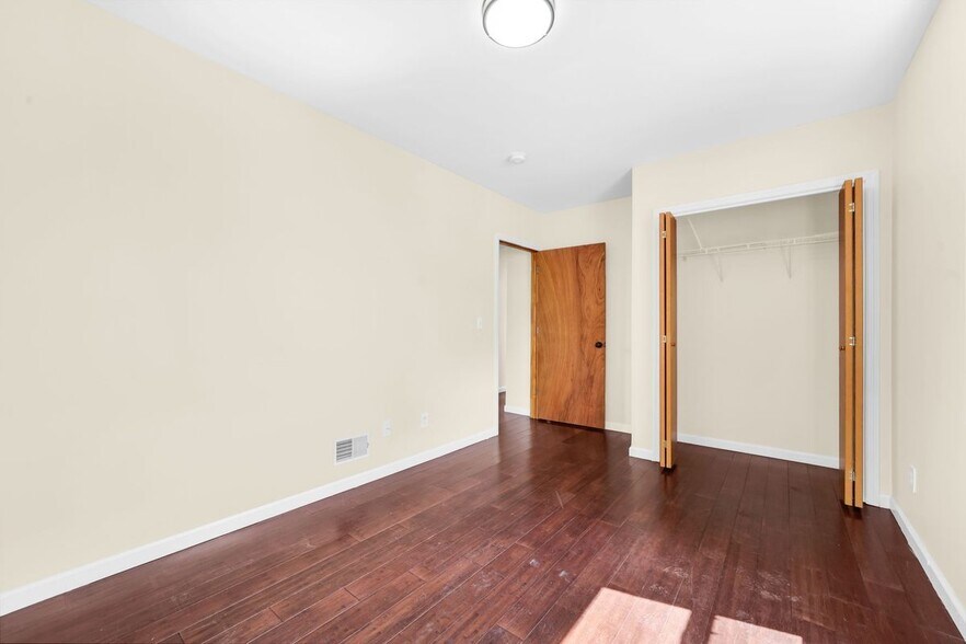 Building Photo - 620 McGillvray Pl