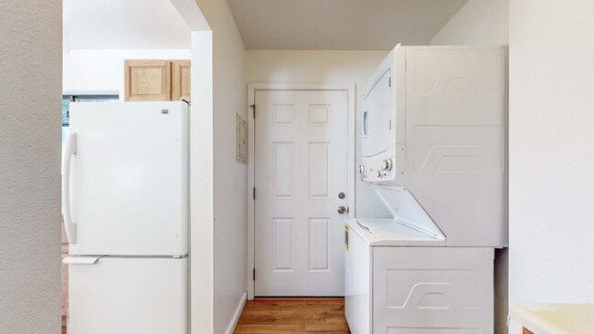 Building Photo - Charming 1 bedroom 1 bath Single Family home in Healdsburg! Water included!