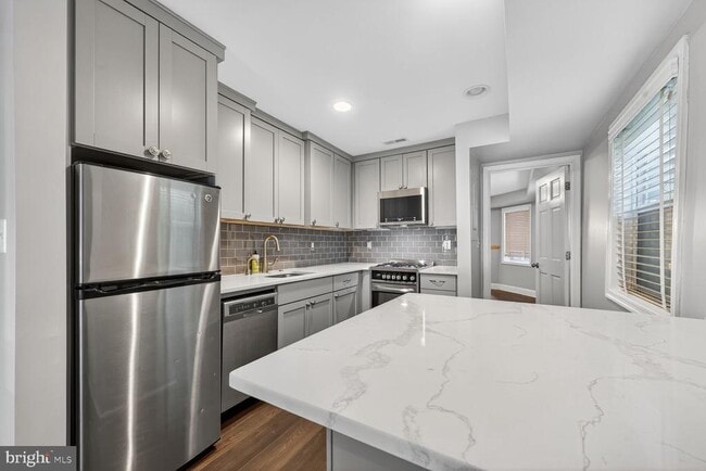 Building Photo - 1409 Hopkins St NW