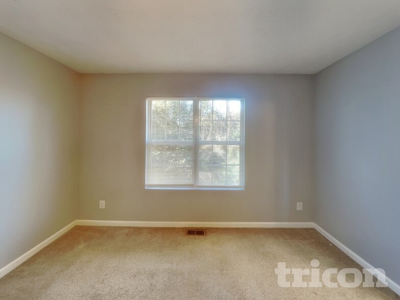 Building Photo - 3275 River Ln SE