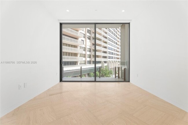 Building Photo - 5 Grove Isle Dr