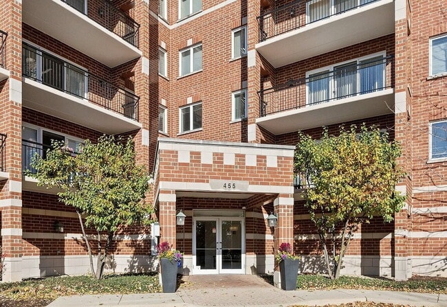 Building Photo - "Spacious 1-Bedroom Retreat with Granite T...