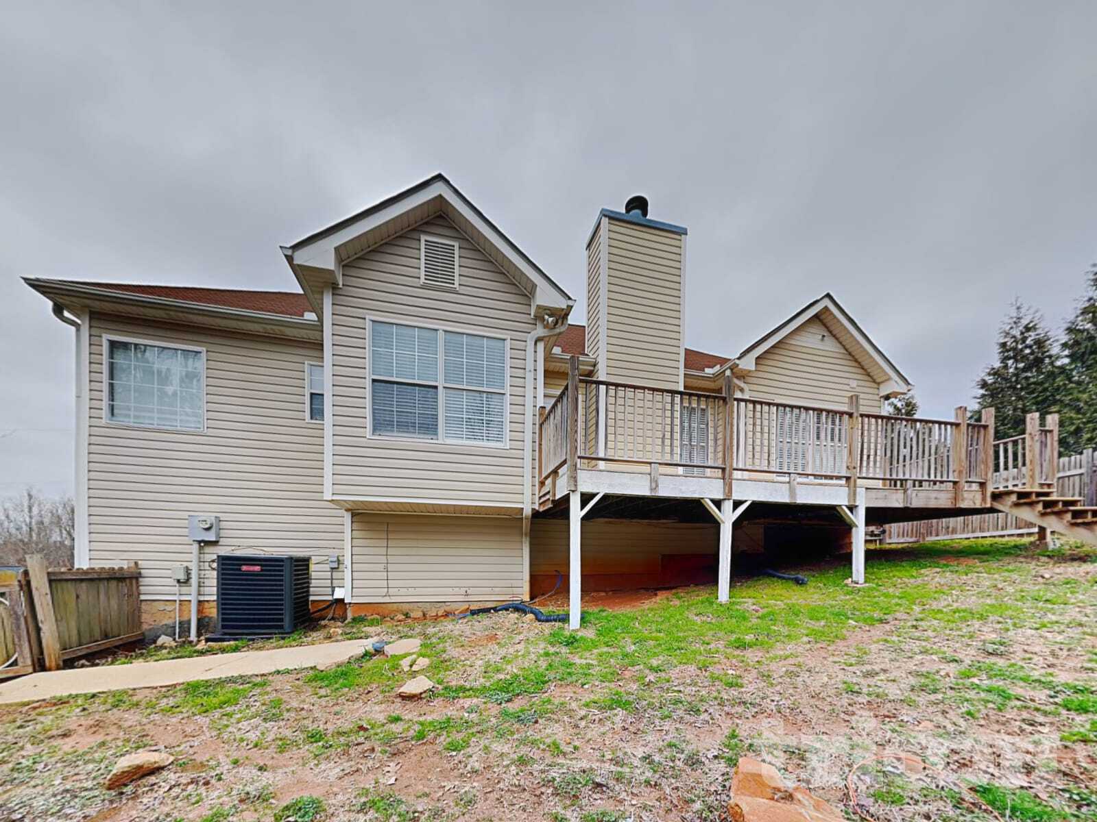 Building Photo - 132 Diamond Ct