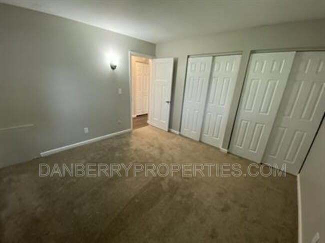 Building Photo - 316 Dunn St