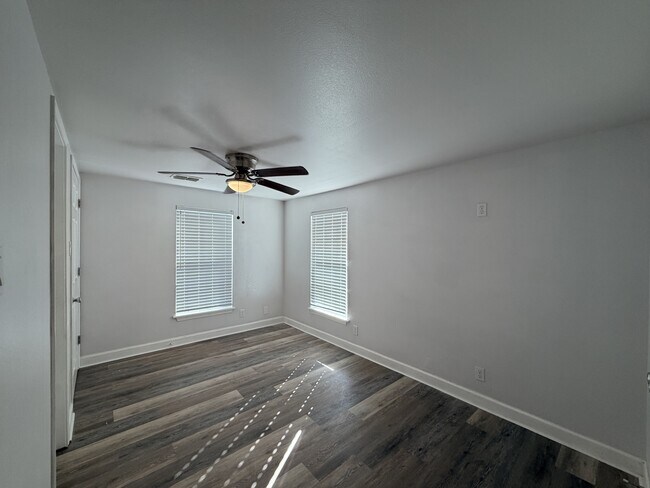 Building Photo - 3529 Topeka St